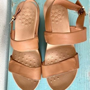 Vionic leather adjustable strap sandals